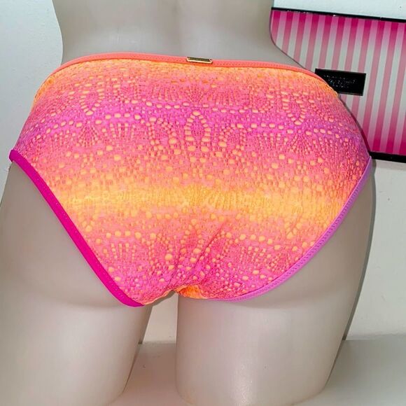 🔥VICTORIA SECRET swimsuit bottom The classic hipster   SZ Medium  NEW - Picture 2 of 5